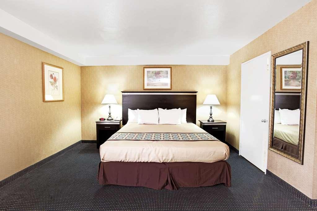 Days Inn & Suites By Wyndham Artesia Room photo